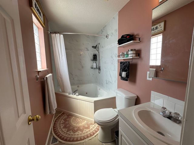 3129 N Applewood, Wichita, KS 67220
