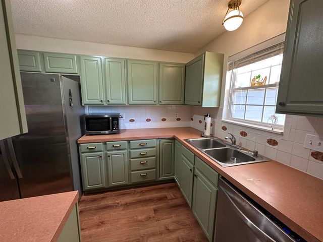 3129 N Applewood, Wichita, KS 67220