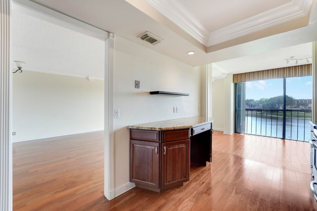 5344 Woodland Lakes Drive, Palm Beach Gardens, FL 33418