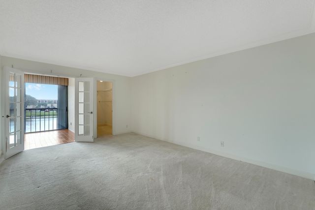 5344 Woodland Lakes Drive, Palm Beach Gardens, FL 33418