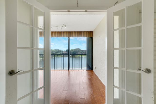 5344 Woodland Lakes Drive, Palm Beach Gardens, FL 33418