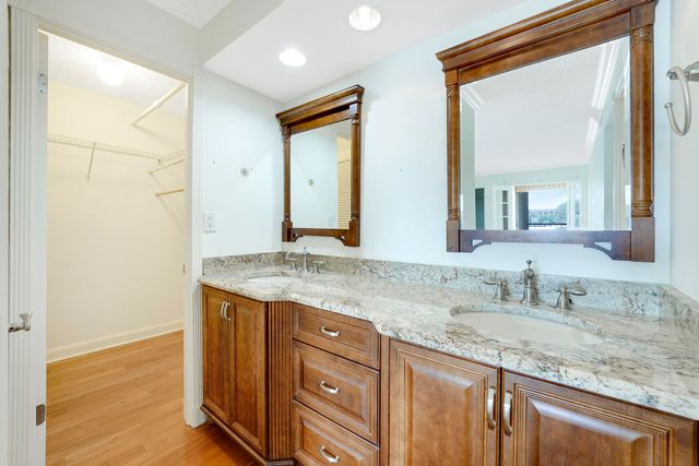 5344 Woodland Lakes Drive, Palm Beach Gardens, FL 33418