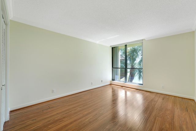 5344 Woodland Lakes Drive, Palm Beach Gardens, FL 33418