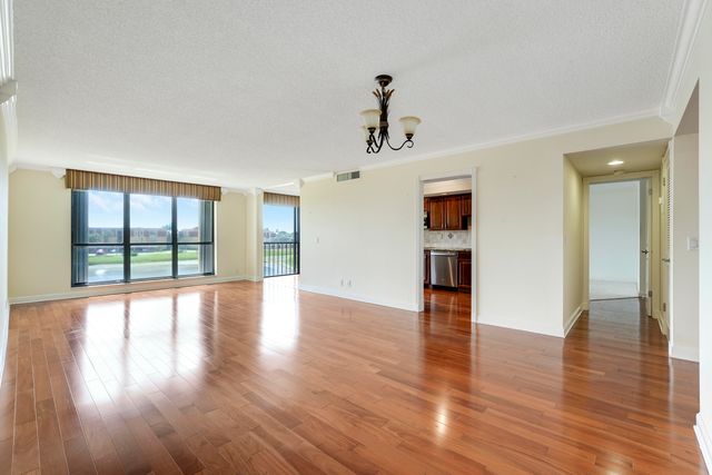 5344 Woodland Lakes Drive, Palm Beach Gardens, FL 33418