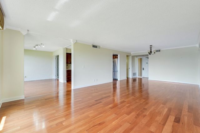 5344 Woodland Lakes Drive, Palm Beach Gardens, FL 33418