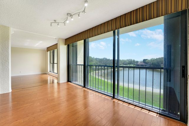 5344 Woodland Lakes Drive, Palm Beach Gardens, FL 33418