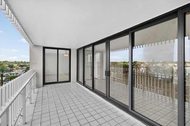 1 Grove Isle 506, Miami, FL 33133
