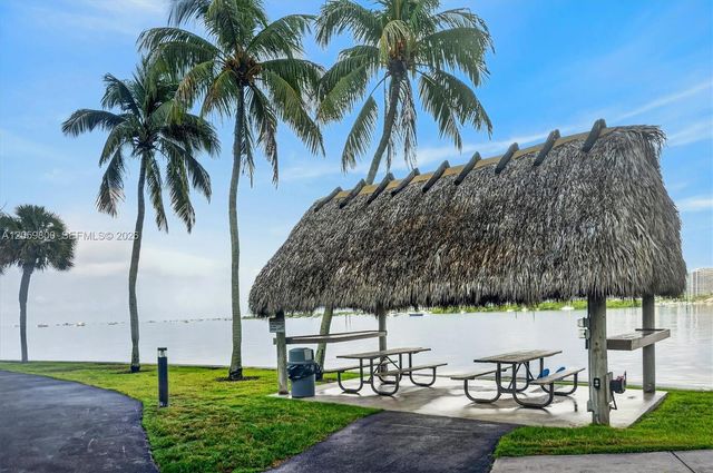 1 Grove Isle 506, Miami, FL 33133
