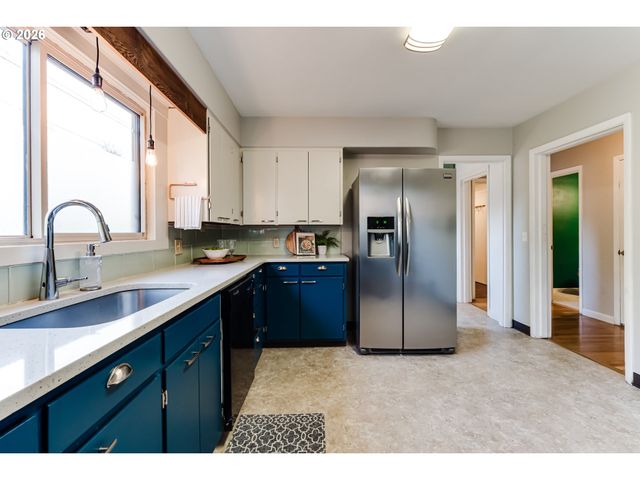 525 10TH St, Springfield, OR 97477