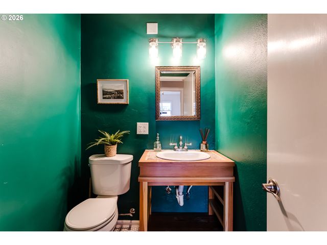 525 10TH St, Springfield, OR 97477