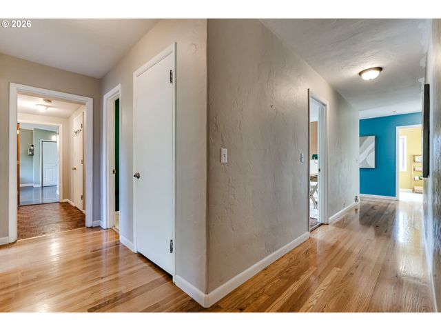 525 10TH St, Springfield, OR 97477