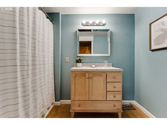 525 10TH St, Springfield, OR 97477