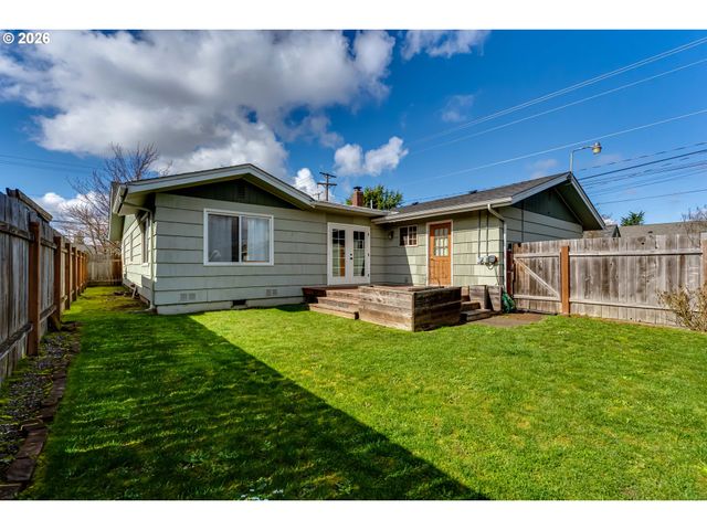 525 10TH St, Springfield, OR 97477