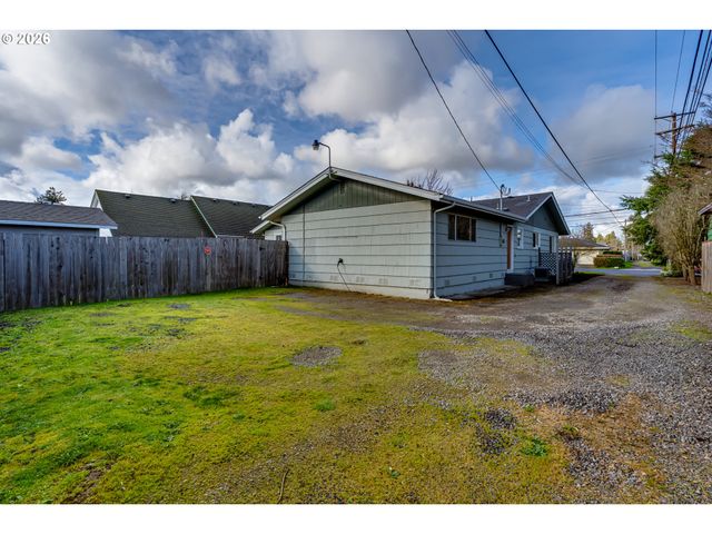 525 10TH St, Springfield, OR 97477