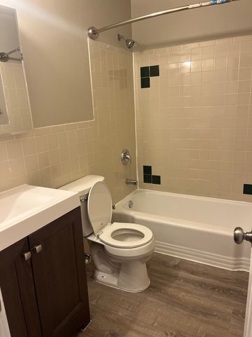 1340 N Main Street A7, Wheaton, IL 60187