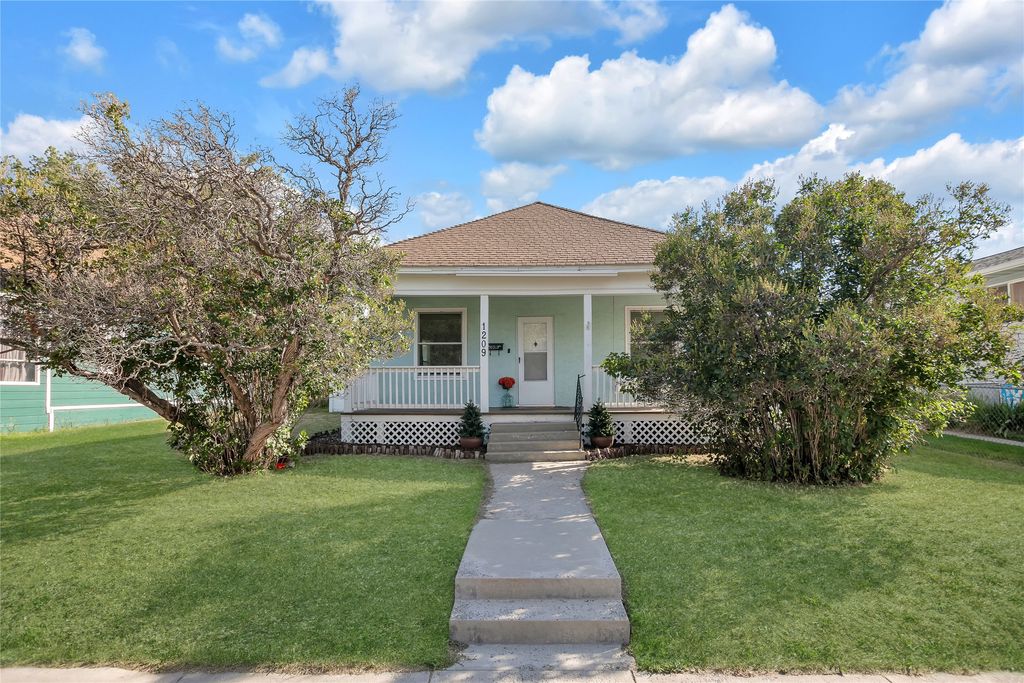Image 1 of property listing at 1209 Wilder Avenue, Helena, MT 59601