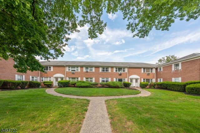 24 Manchester Ct, Wayne Twp., NJ 07470