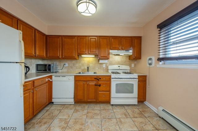 24 Manchester Ct, Wayne Twp., NJ 07470