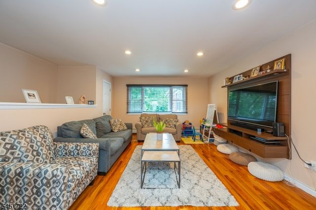 24 Manchester Ct, Wayne Twp., NJ 07470