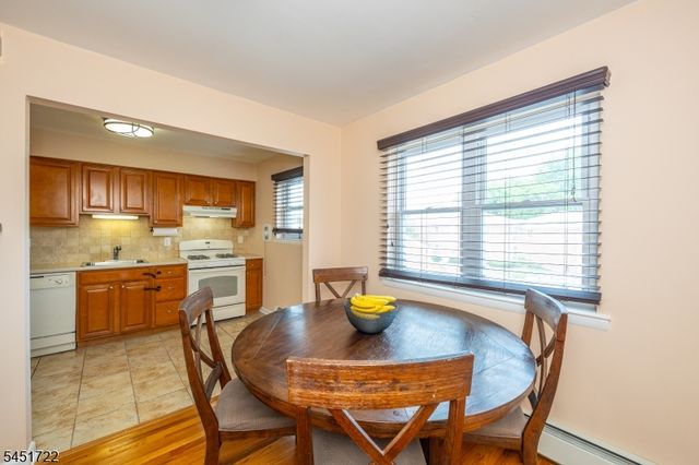 24 Manchester Ct, Wayne Twp., NJ 07470