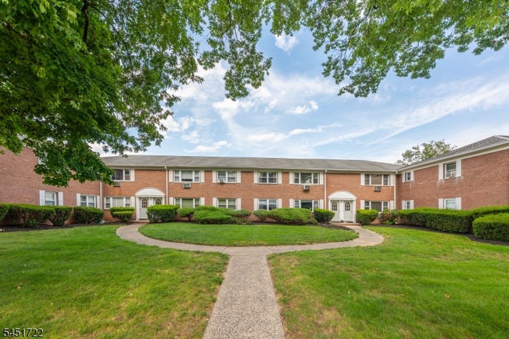 24 Manchester Ct, Wayne Twp., NJ 07470 — photo 2