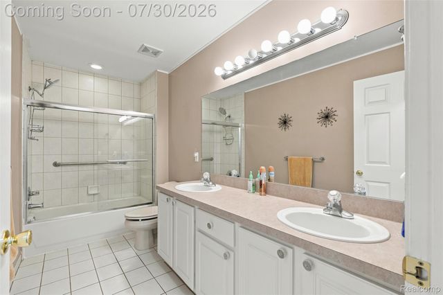 14378 Venice Drive, Sterling Heights, MI 48313