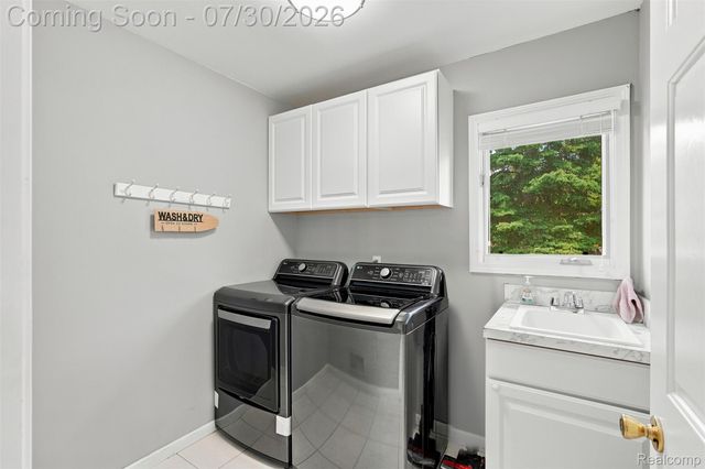 14378 Venice Drive, Sterling Heights, MI 48313