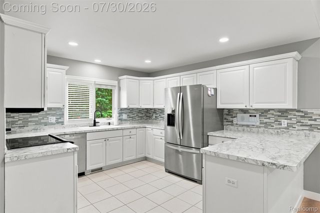 14378 Venice Drive, Sterling Heights, MI 48313