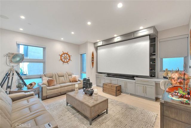 99 A Surfside, Surfside, CA 90743