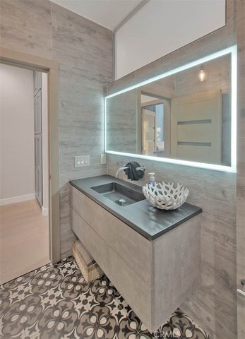 99 A Surfside, Surfside, CA 90743