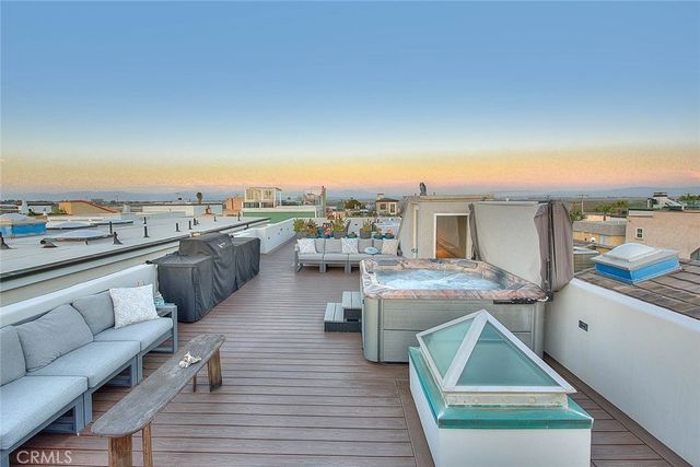 99 A Surfside, Surfside, CA 90743