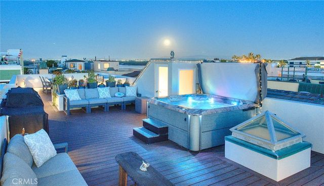 99 A Surfside, Surfside, CA 90743