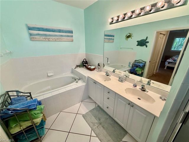 750 Luisa LN 2, Naples, FL 34104