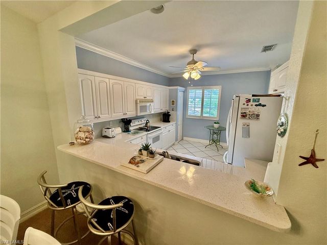 750 Luisa LN 2, Naples, FL 34104