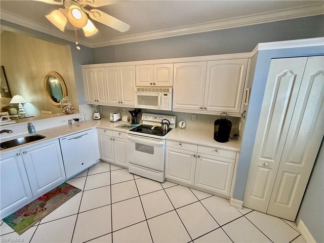 750 Luisa LN 2, Naples, FL 34104