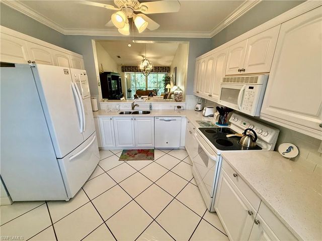 750 Luisa LN 2, Naples, FL 34104