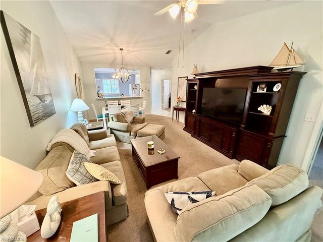 750 Luisa LN 2, Naples, FL 34104