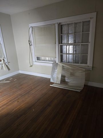 914 Porter ST, Taylor, TX 76574