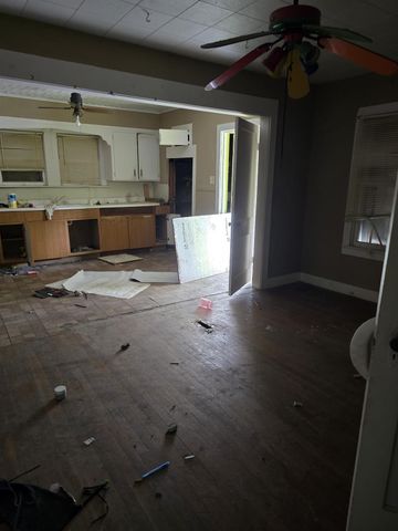 914 Porter ST, Taylor, TX 76574