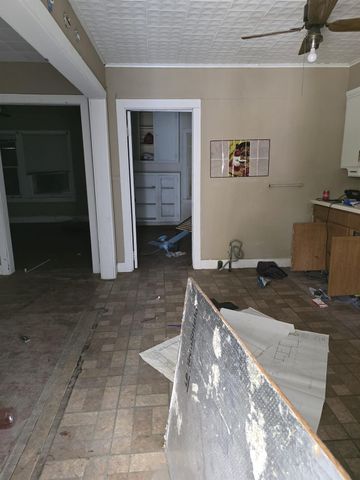 914 Porter ST, Taylor, TX 76574