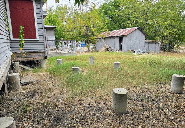 914 Porter ST, Taylor, TX 76574