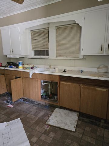 914 Porter ST, Taylor, TX 76574