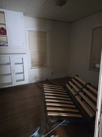 914 Porter ST, Taylor, TX 76574