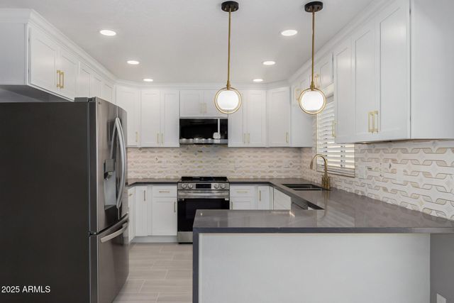 6333 W NEZ PERCE Street, Phoenix, AZ 85043