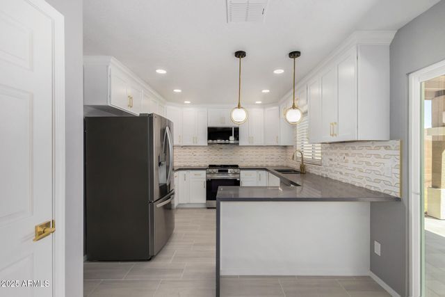 6333 W NEZ PERCE Street, Phoenix, AZ 85043