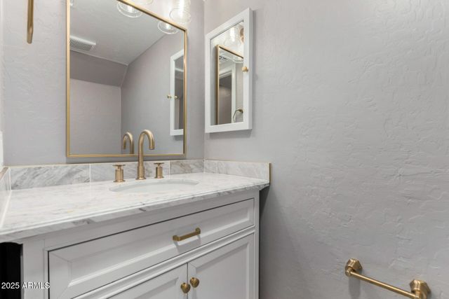 6333 W NEZ PERCE Street, Phoenix, AZ 85043