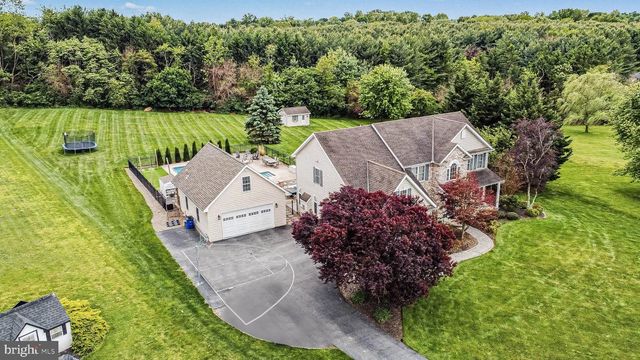 57 E SUMMIT DR, Littlestown, PA 17340