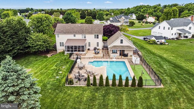 57 E SUMMIT DR, Littlestown, PA 17340