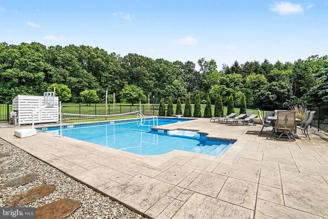 57 E SUMMIT DR, Littlestown, PA 17340