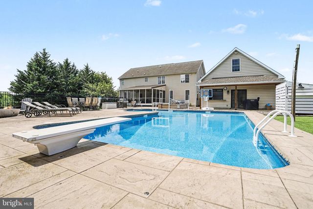 57 E SUMMIT DR, Littlestown, PA 17340